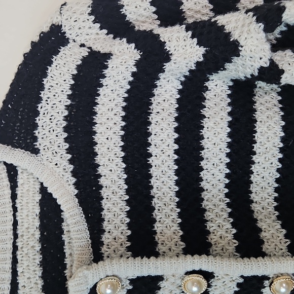 Chic Striped Black and White Cardigan - Picture 4 of 12
